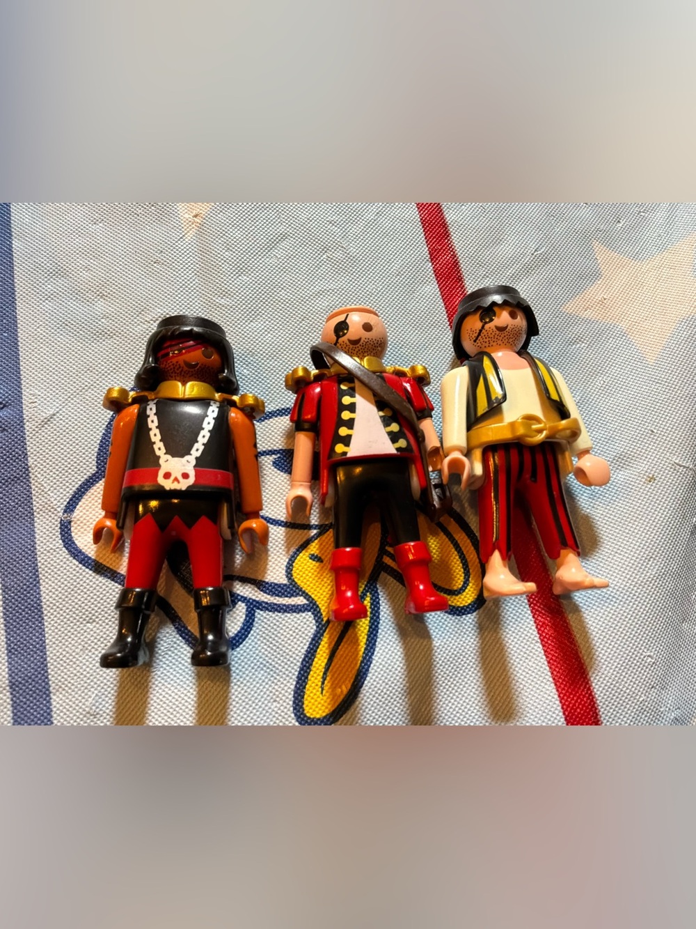 Vintage 3 Playmobil pirates  action figures